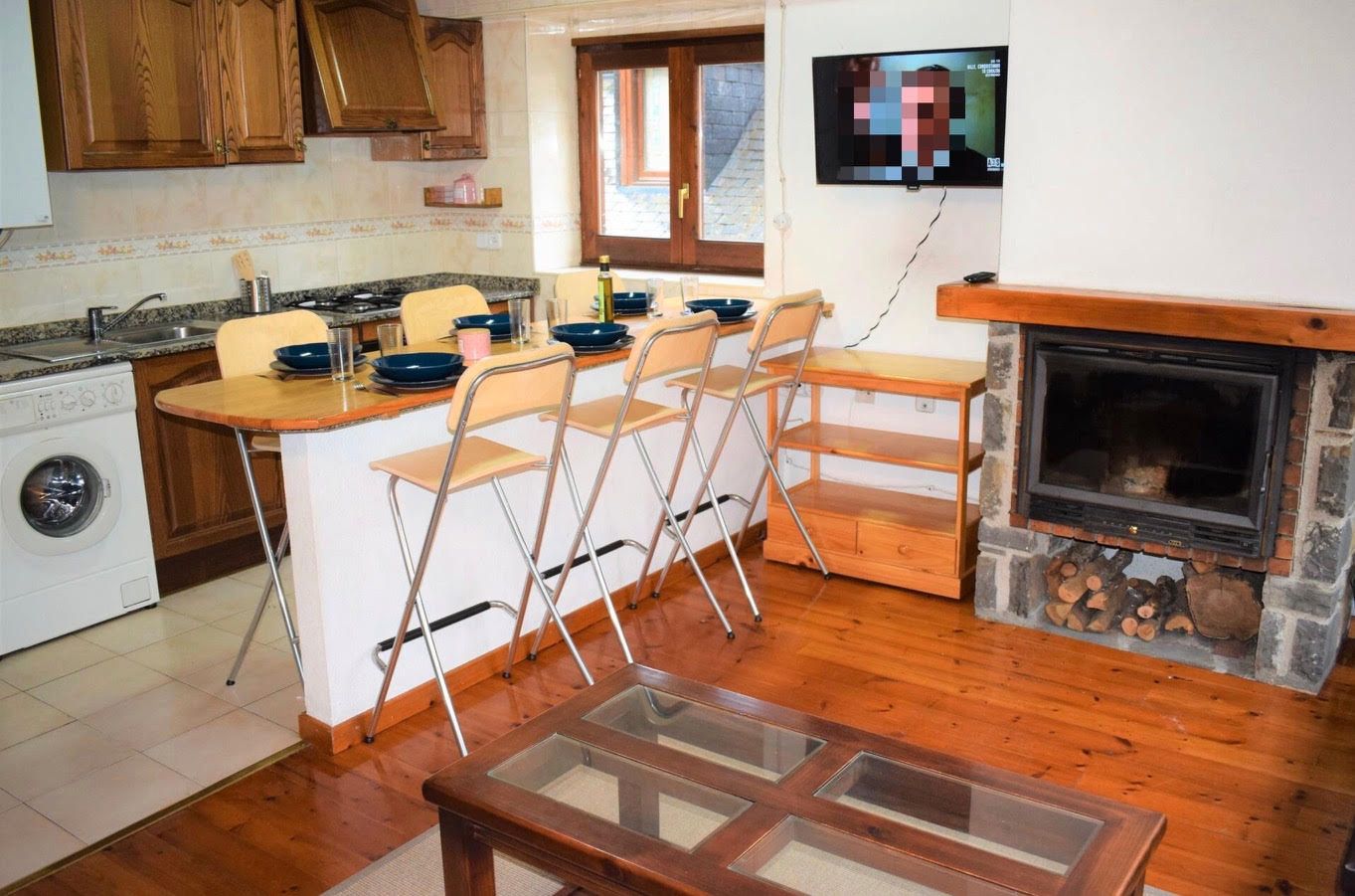 Cuina de Pis de lloguer en Vielha e Mijaran amb Calefacció, Parquet i Moblat