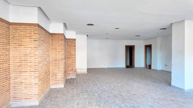 Local comercial en Alquiler en Avinguda de l'Alcora en Estación - Universidad