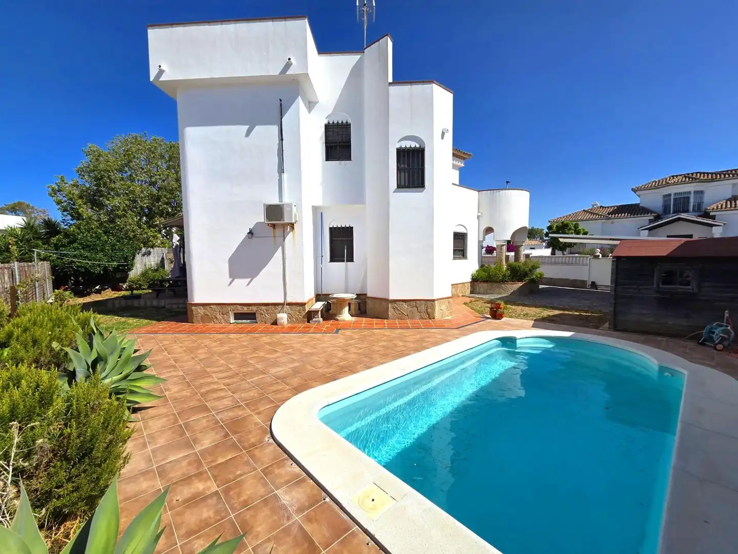 Chalet con piscina en venta en Las Lagunas - Campano