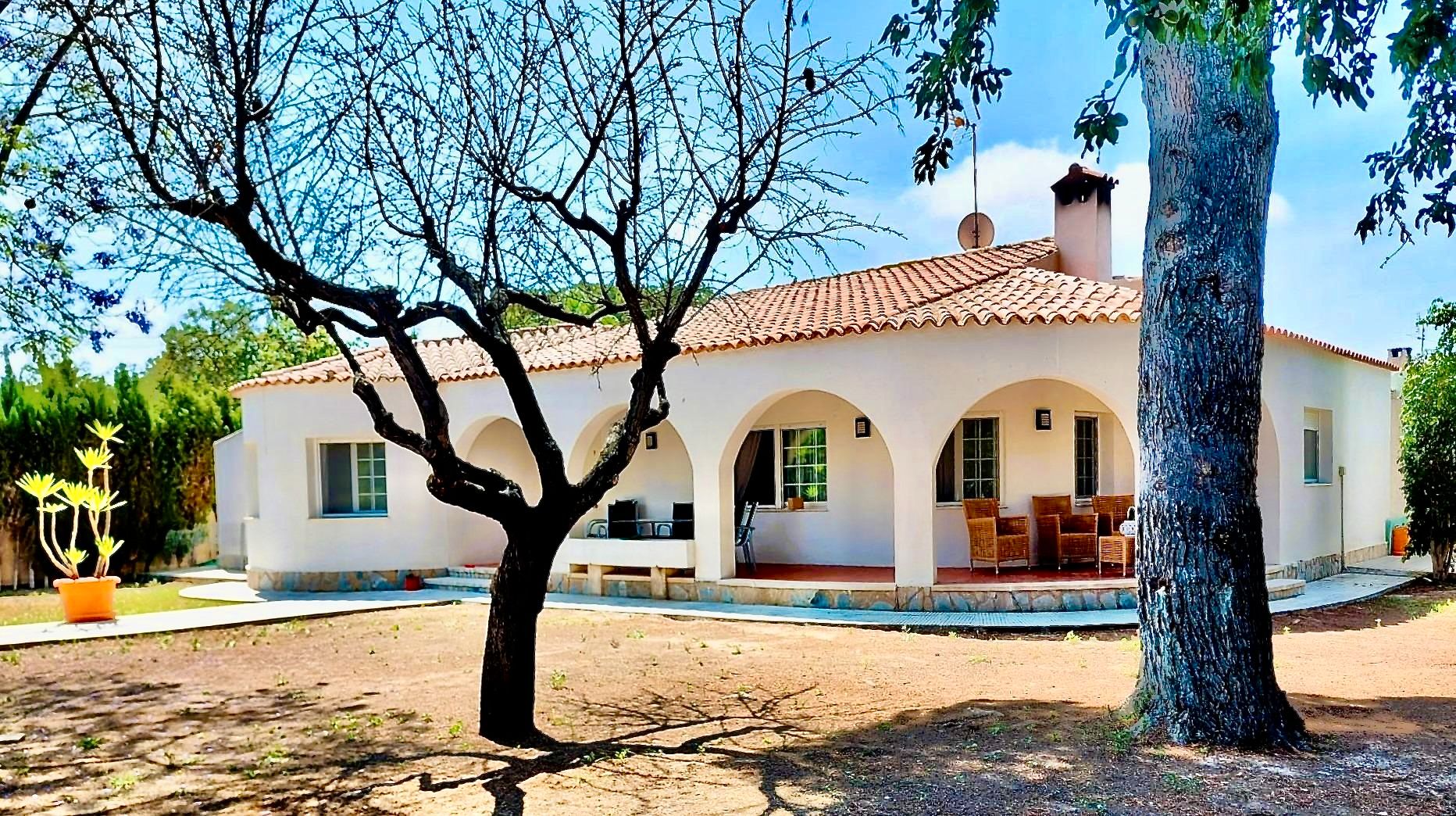 Vista exterior de Casa o xalet en venda en Mutxamel amb Aire condicionat, Jardí privat i Terrassa