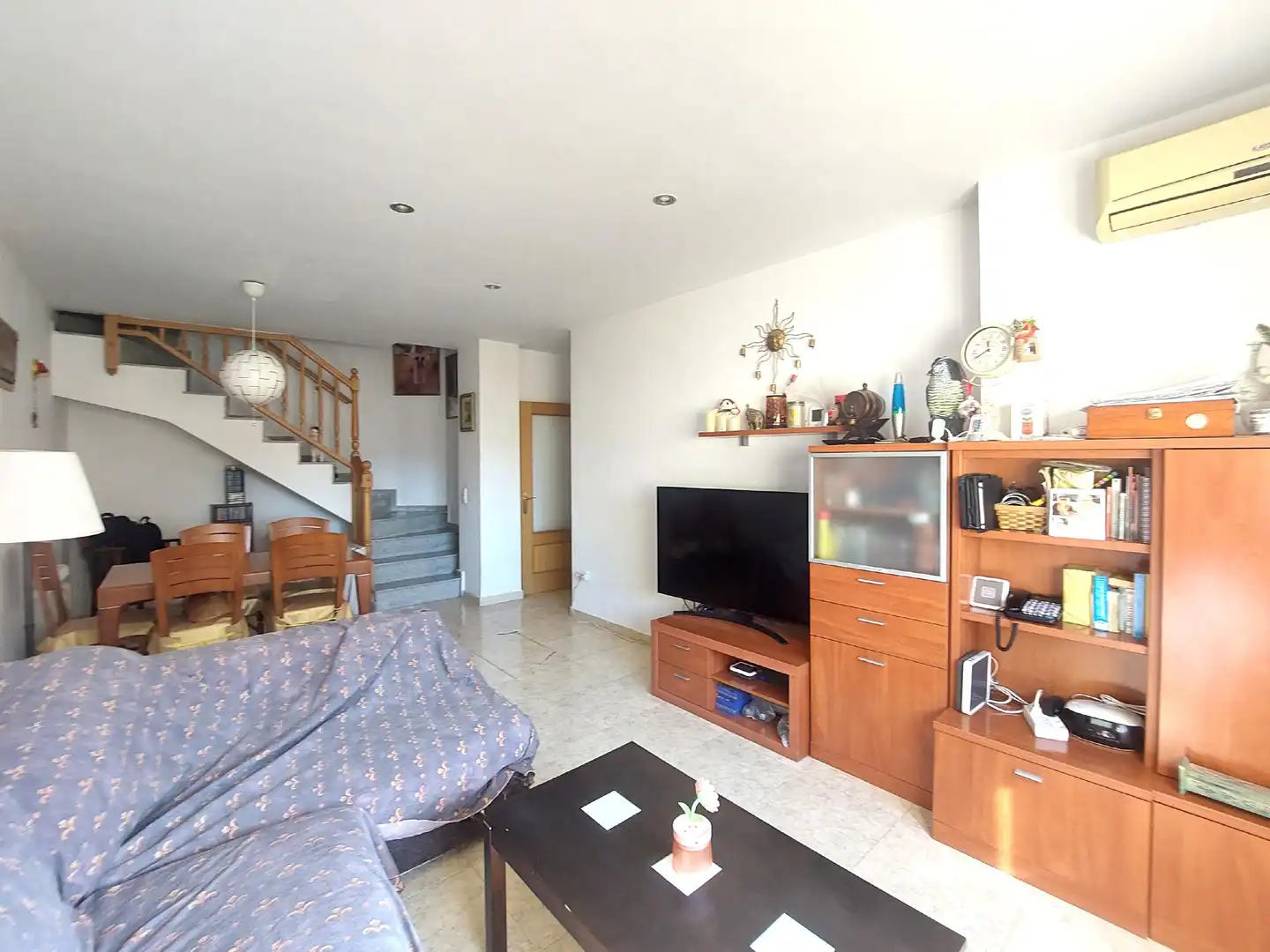 Sala d'estar de Pis en venda en Olesa de Montserrat amb Aire condicionat, Calefacció i Terrassa