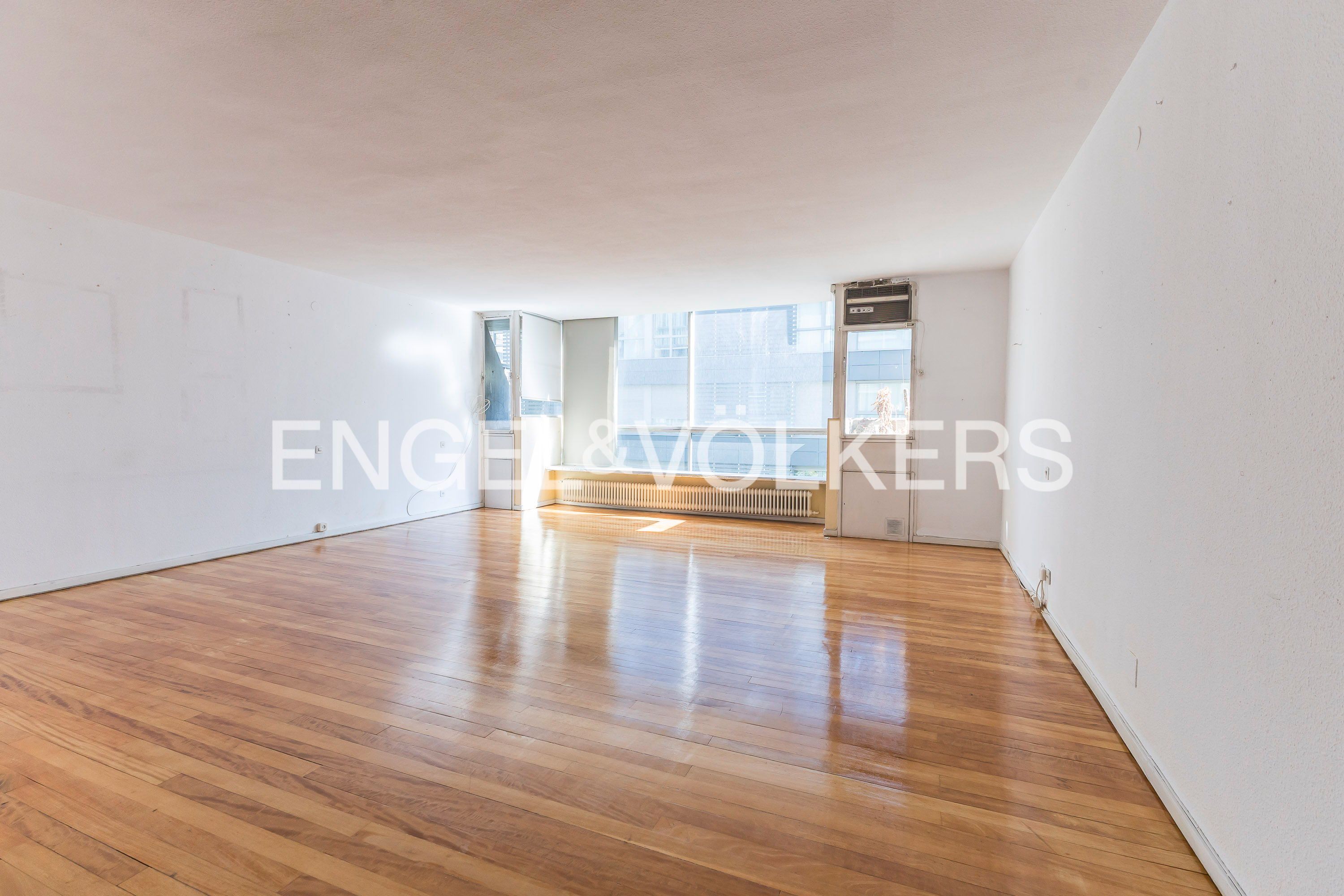 Vista exterior de Apartament en venda en  Madrid Capital amb Calefacció i Jardí privat