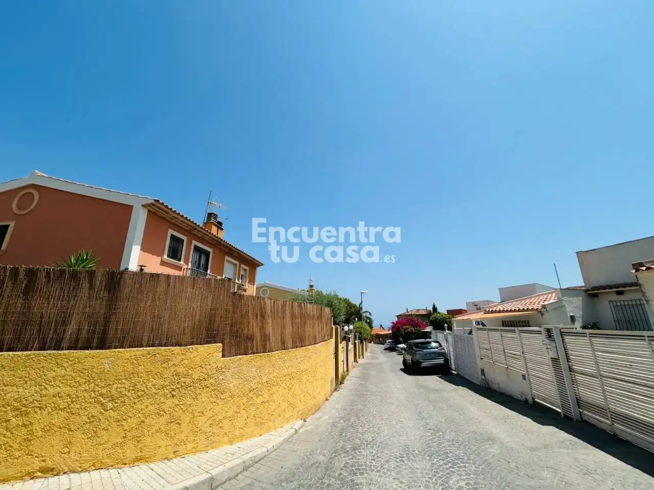 Vista exterior de Casa adosada en venda en La Nucia amb Aire condicionat, Calefacció i Jardí privat