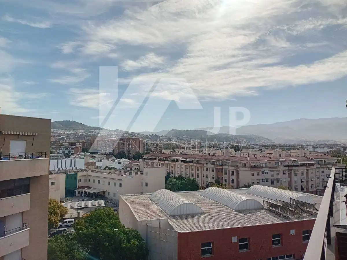 Dachboden zur Miete in Calle Mecina Bombarón, 7, Rosaleda - Juventud