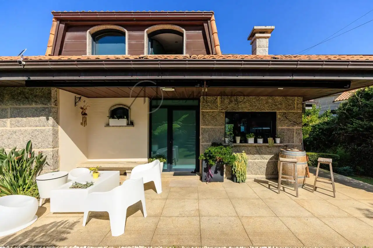 Terraza de Casa o chalet en venta en Nigrán con Calefacción, Jardín privado y Parquet