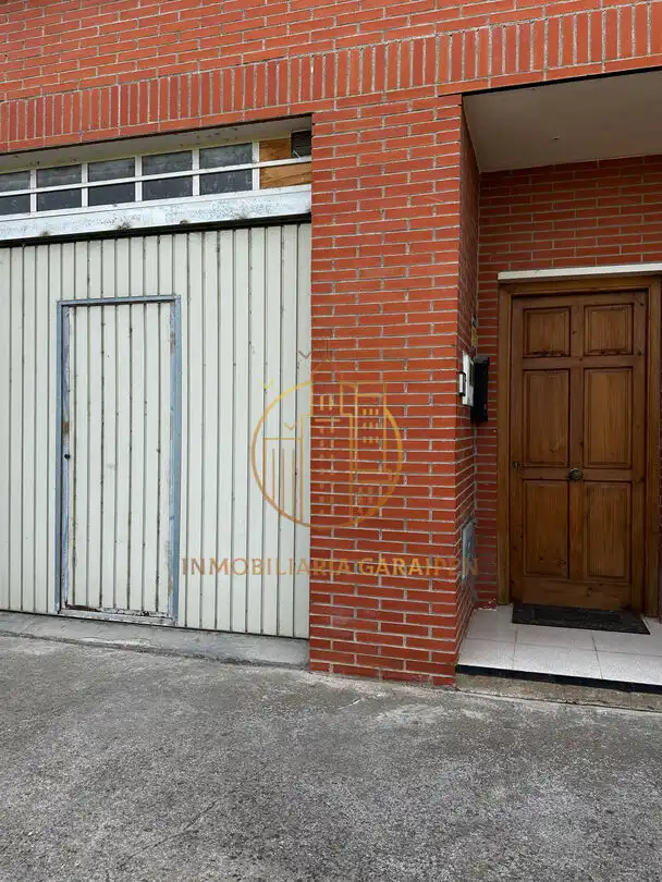 Vista exterior de Casa adosada en venda en Funes amb Traster