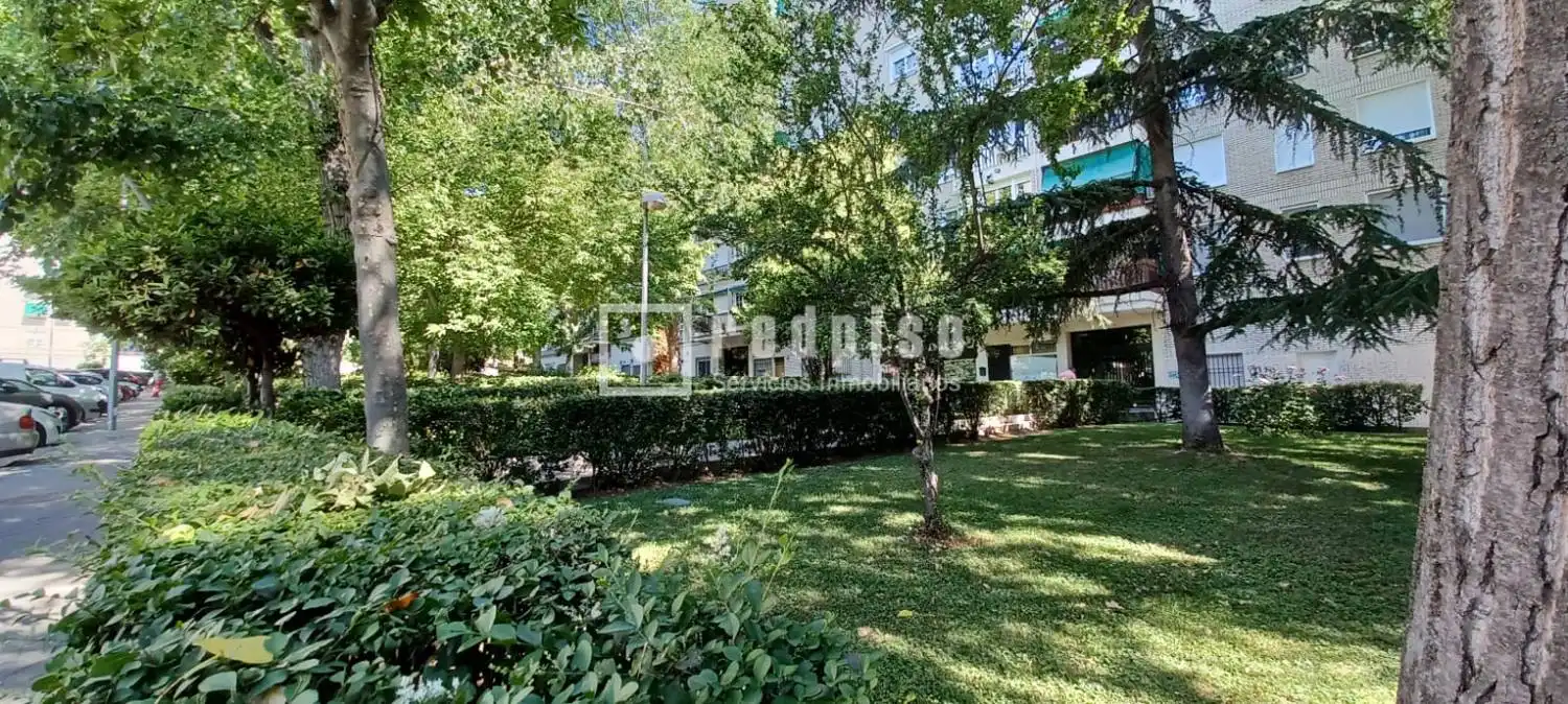 Vista exterior de Pis en venda en Madrid amb Aire condicionat, Calefacció i Traster