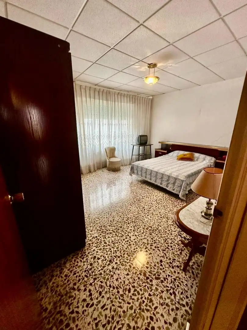 Habitación de Edificio en venta en Elda