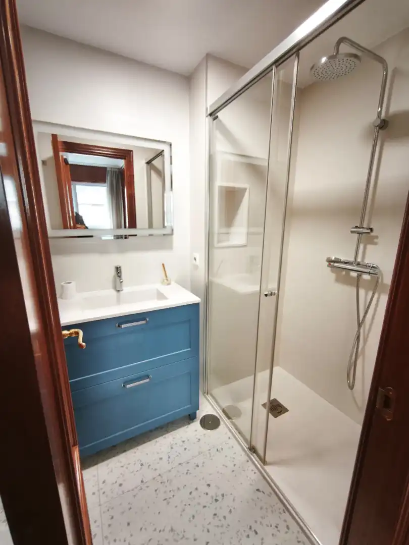 Baño de Piso de alquiler en Vigo  con Calefacción, Parquet y Horno