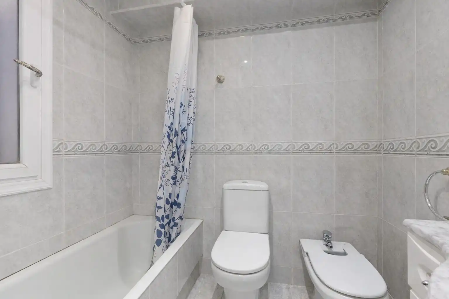 Bany de Pis en venda en Almería amb Moblat