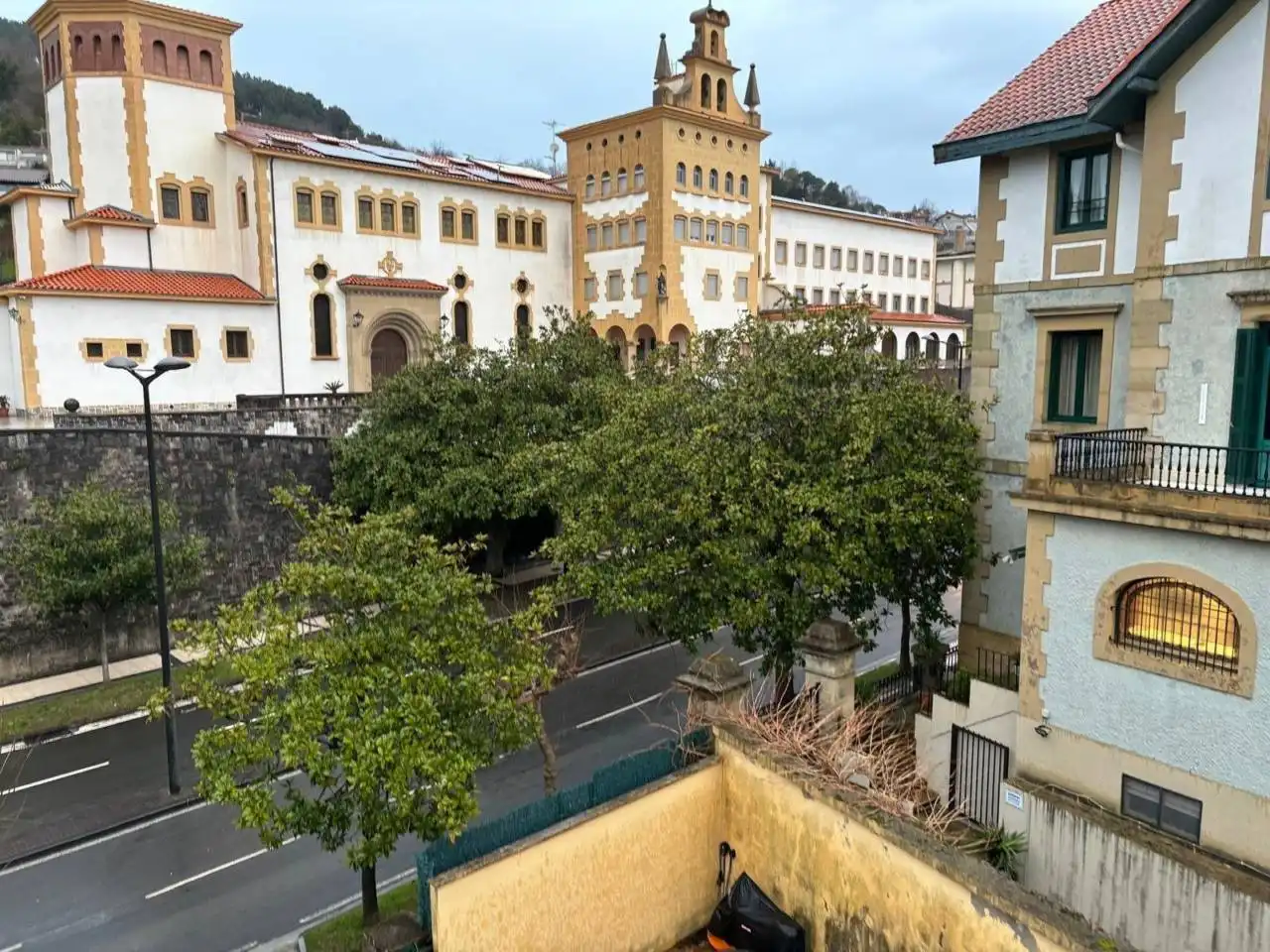 Vista exterior de Estudi en venda en Donostia - San Sebastián  amb Parquet