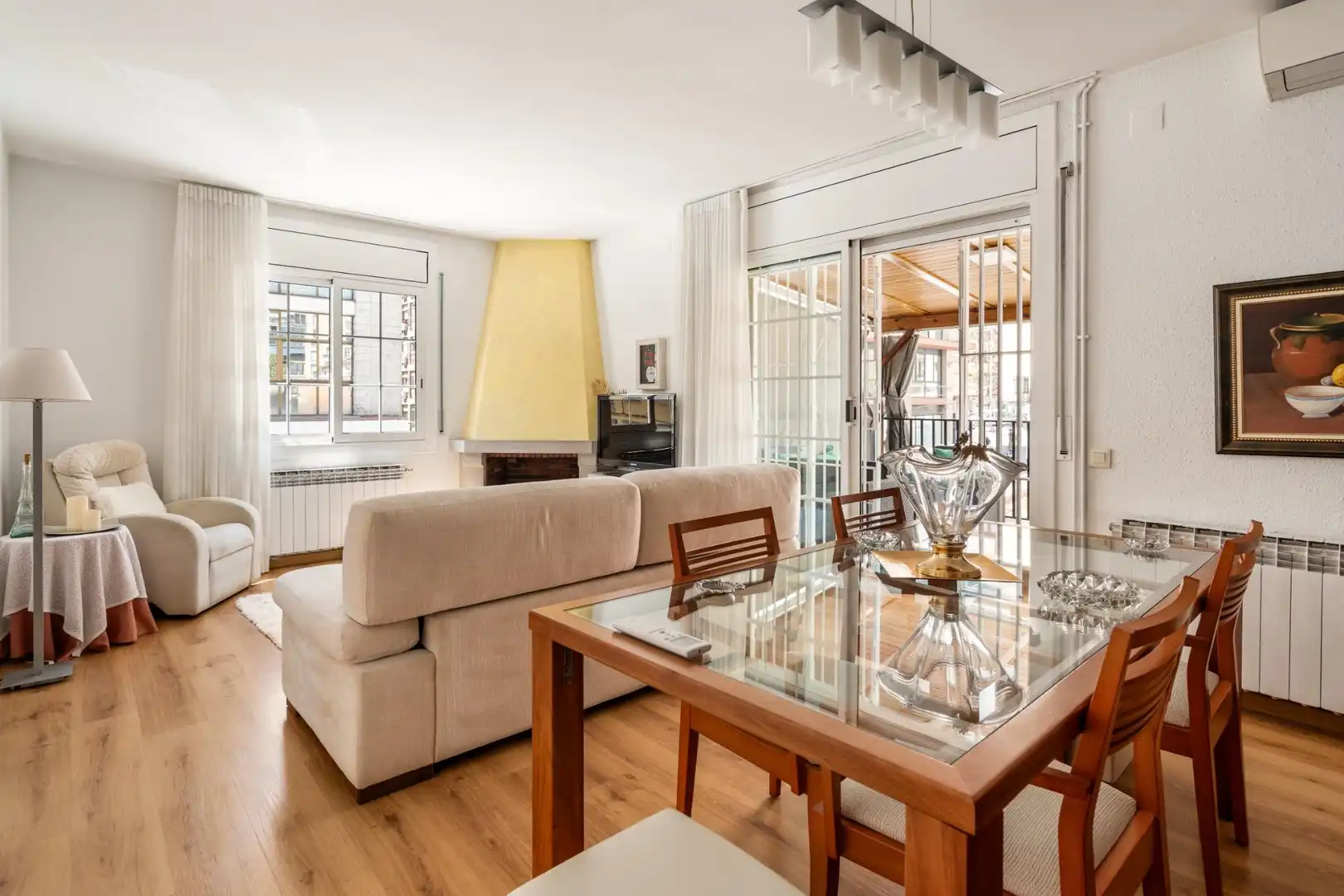 Sala de estar de Casa adosada en venta en Mollet del Vallès con Aire acondicionado, Calefacción y Jardín privado
