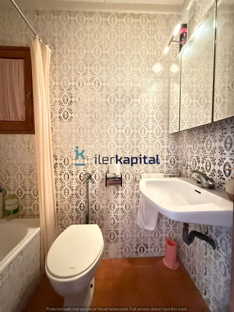 Bany de Casa o xalet en venda en Belianes amb Jardí privat, Traster i Moblat
