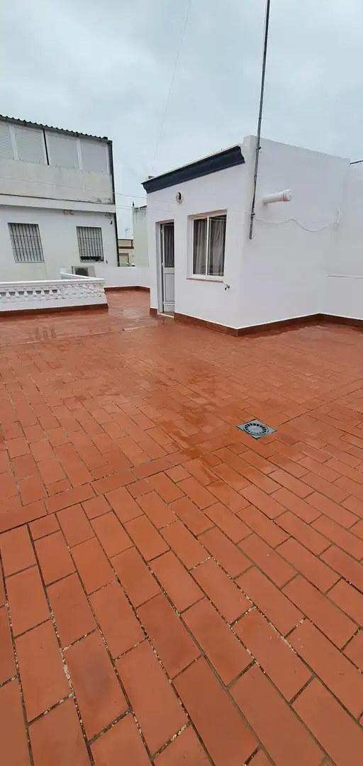 Vista exterior de Casa o chalet en venta en Brenes con Aire acondicionado, Jardín privado y Terraza