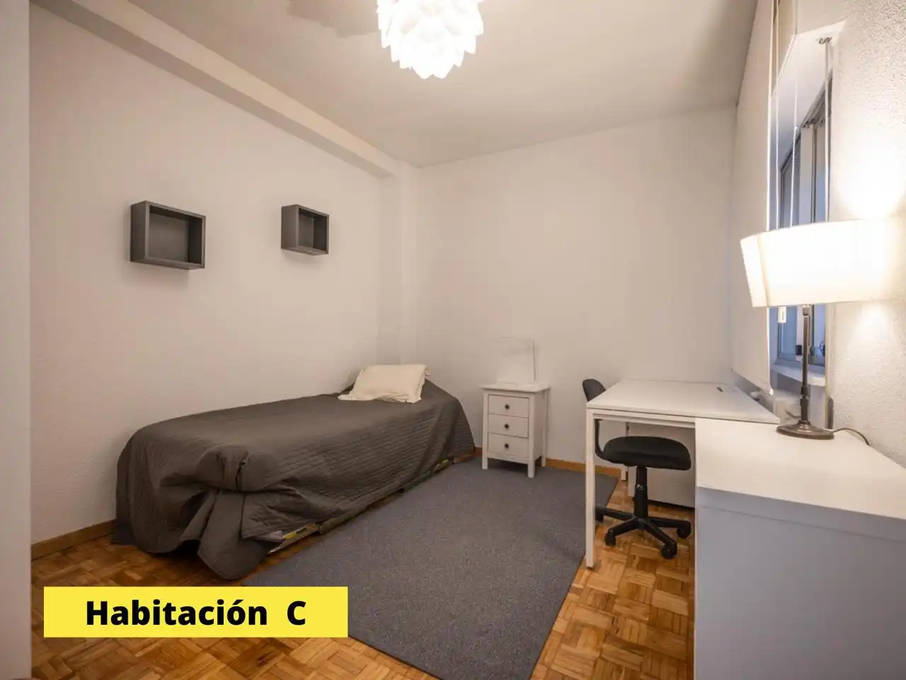 Dormitori de Pis per a compartir en Ávila amb Calefacció, Parquet i Terrassa