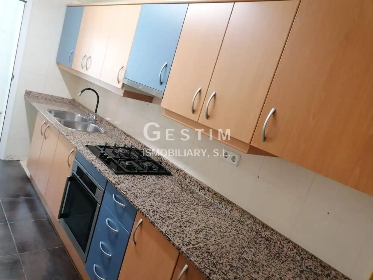 Cuina de Apartament en venda en Vic amb Aire condicionat i Calefacció