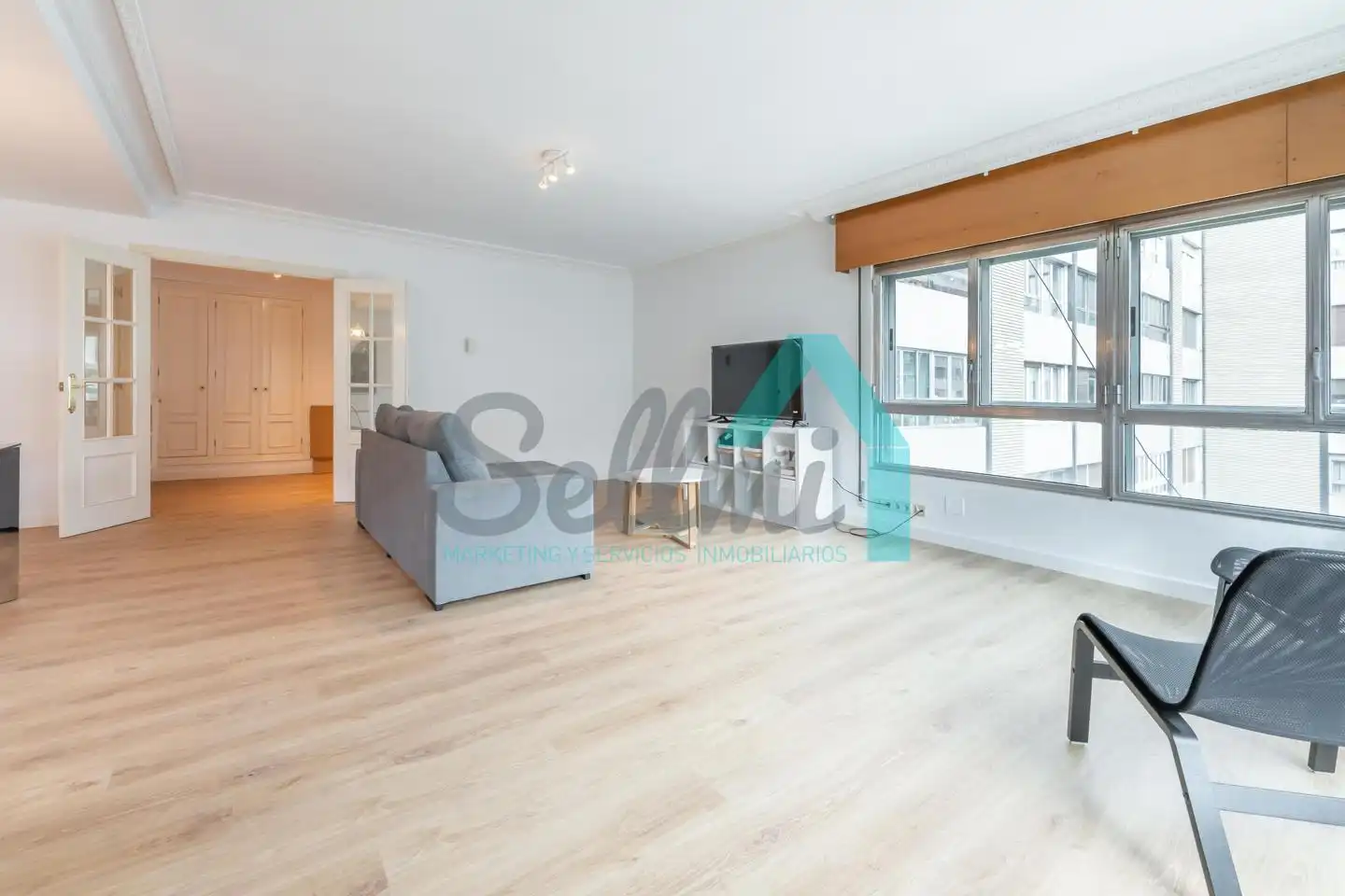 Außenansicht von Wohnung zur Miete in Oviedo  mit Heizung, Parkett und Terrasse
