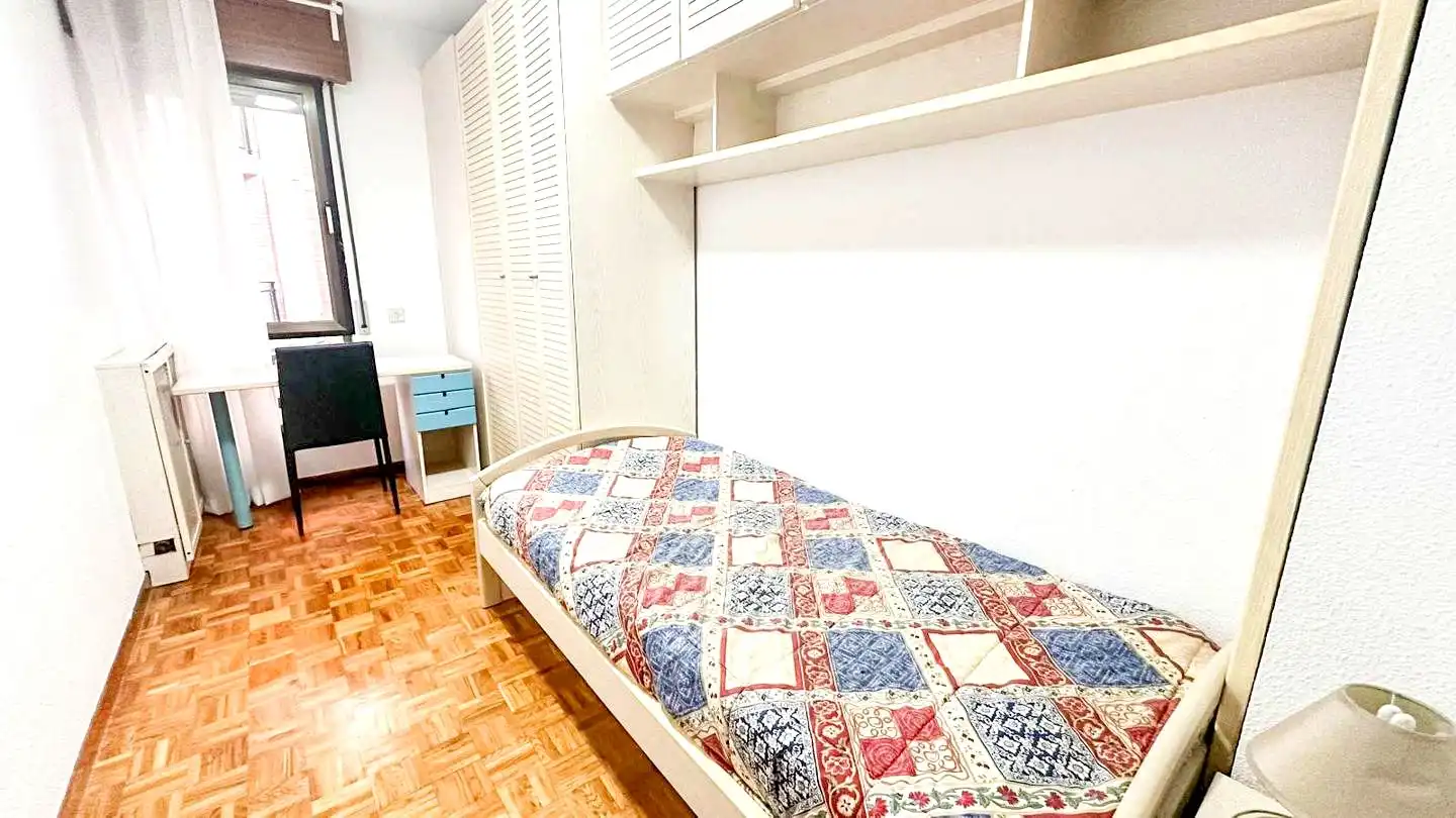 Schlafzimmer von Wohnungen zum Verkauf in  Logroño mit Heizung, Parkett und Abstellraum