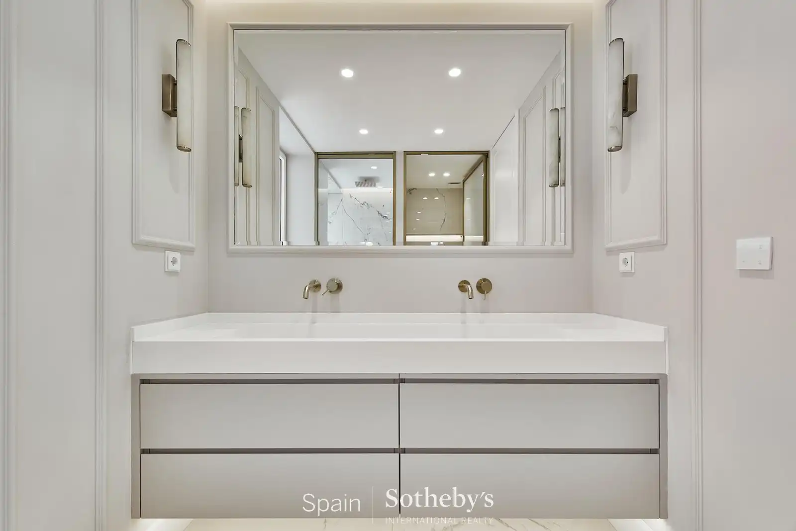 Bathroom of Apartments for sale in Madrid  with Air Conditioner, Terrace and Storage room