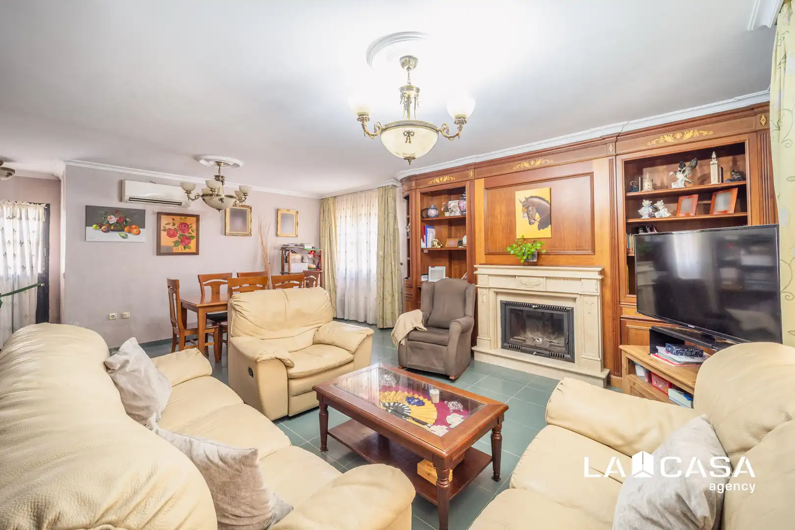 Sala d'estar de Casa adosada en venda en Dos Hermanas