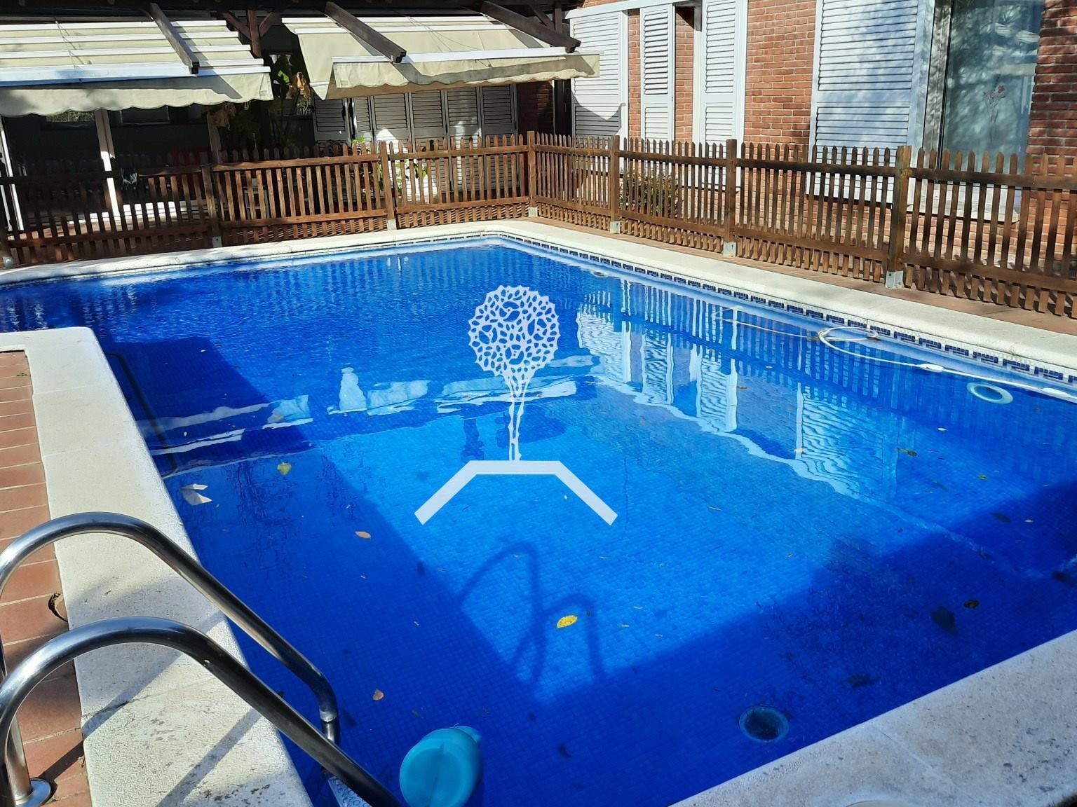 Swimming pool of Houses for sale in Sant Cugat del Vallès  with Air Conditioner, Heating and Swimming Pool