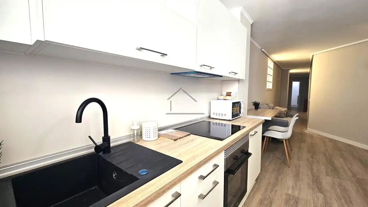 Cocina de Piso para compartir en Ferrol con Calefacción y Amueblado