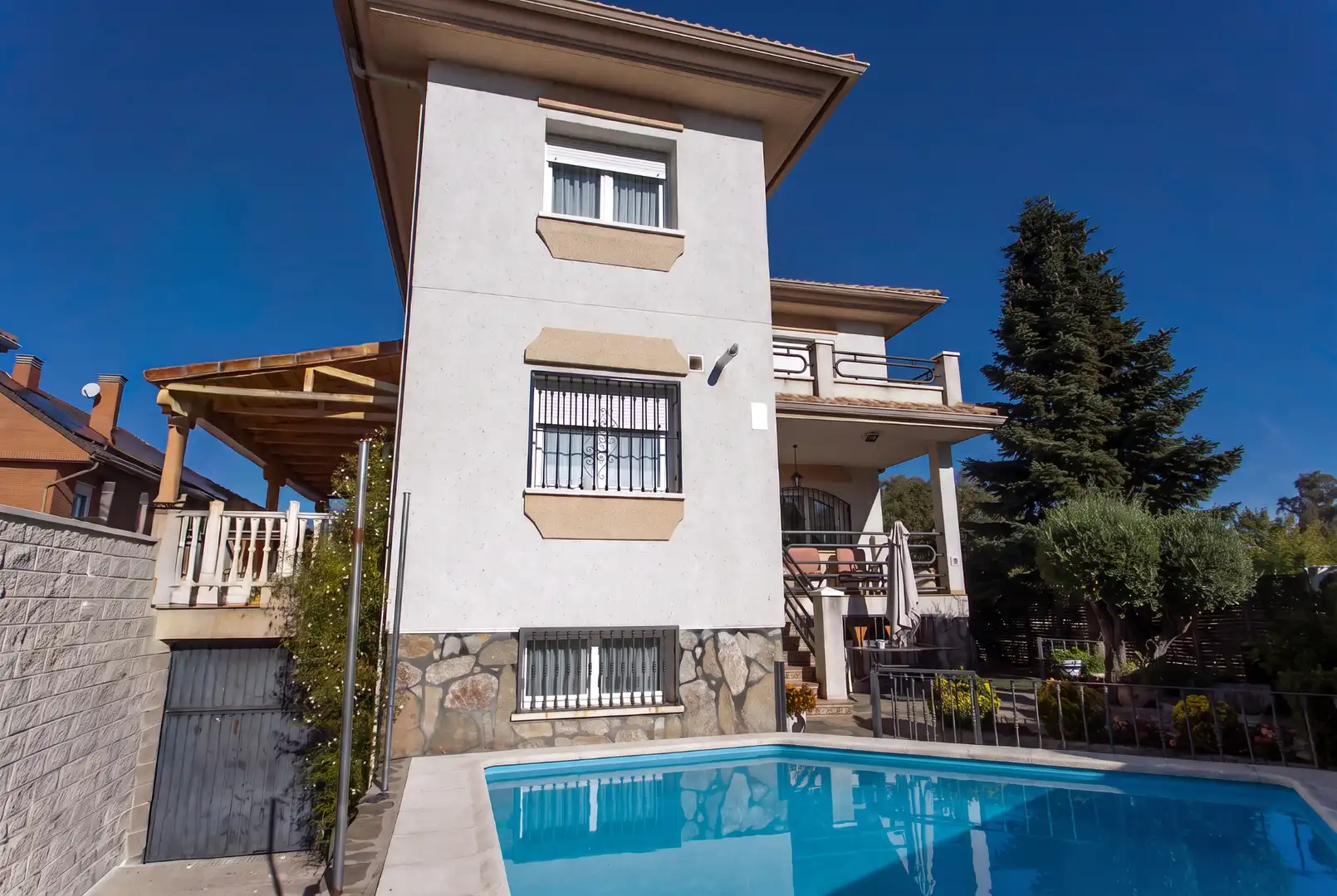 Vista exterior de Casa o chalet en venta en Brunete, Madrid