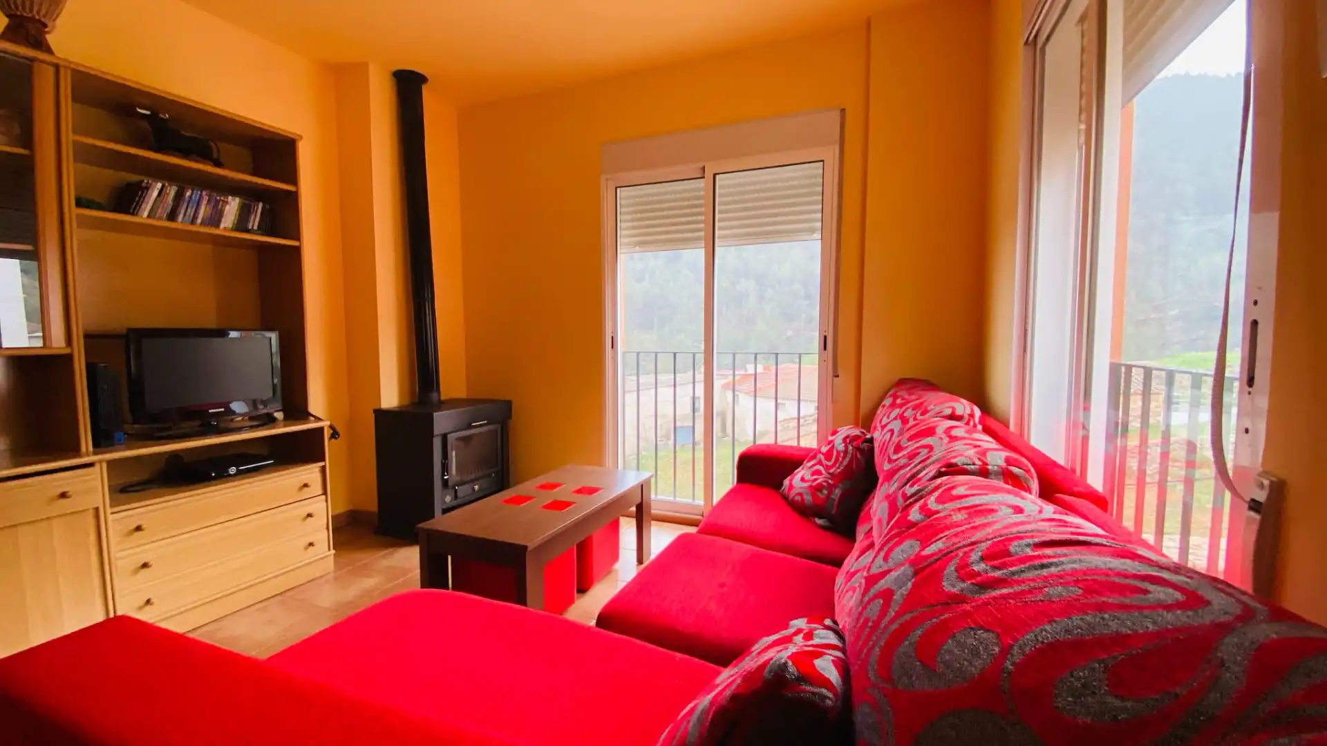 Living room of Flat for sale in Cirat  with Oven