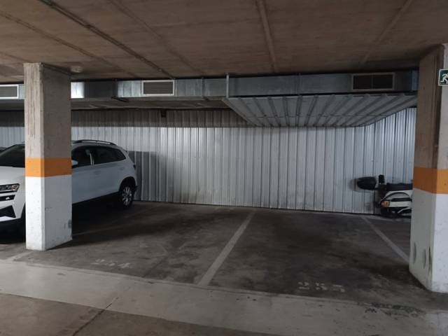 Garaje en Venta en Avenida de Coria en Barrio León