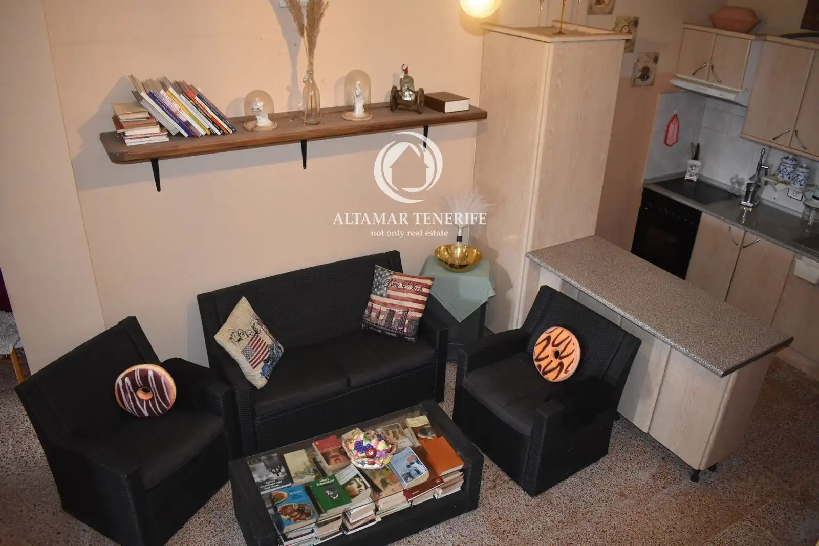 Sala d'estar de Casa o xalet en venda en Icod de los Vinos amb Terrassa, Traster i Moblat