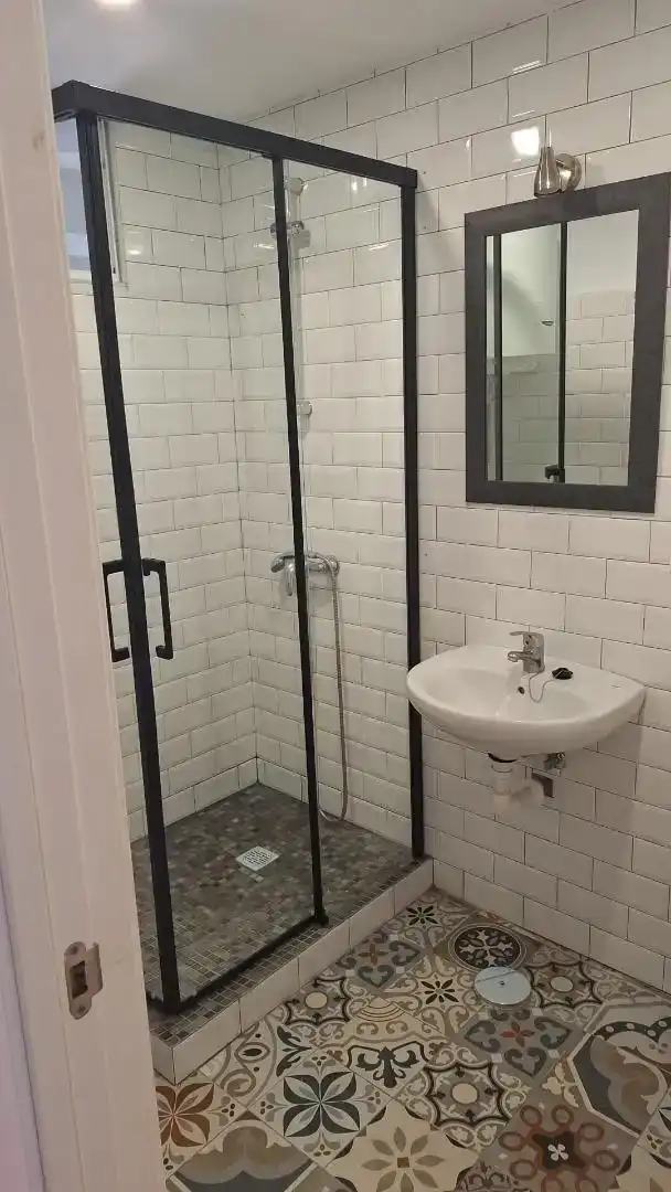 Bany de Apartament de lloguer en Almuñécar amb Aire condicionat, Moblat i Forn