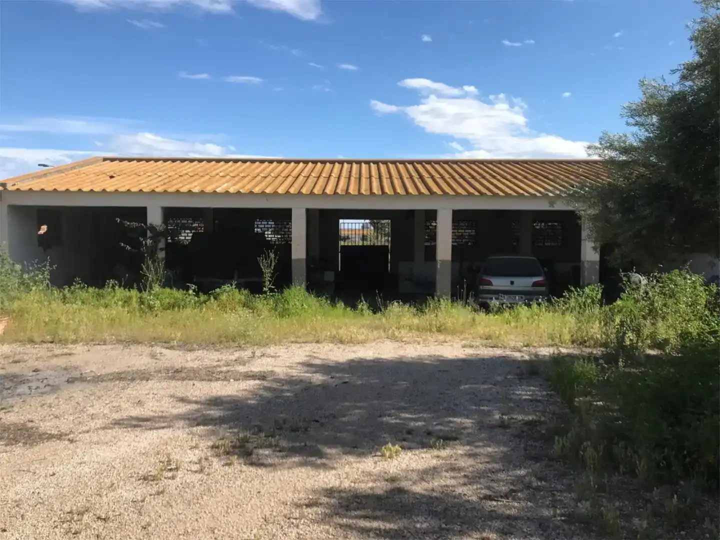Vista exterior de Casa adosada en venda en Crevillent amb Balcó