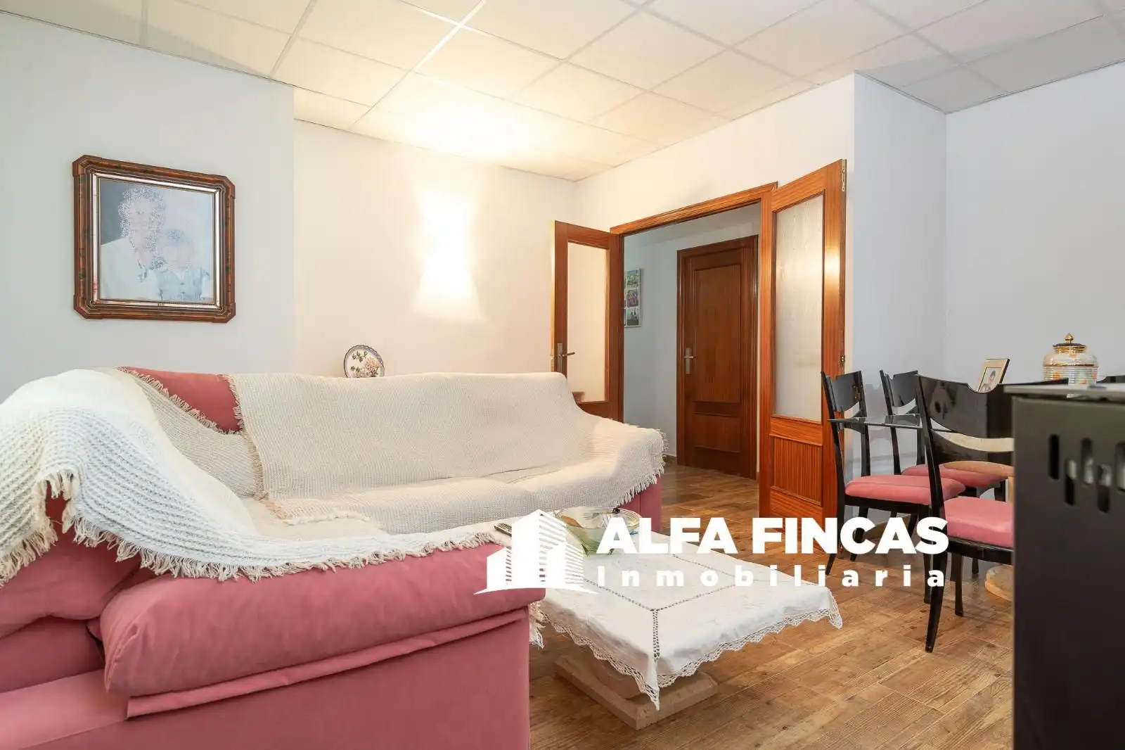 Sala d'estar de Casa o xalet en venda en El Provencio   amb Calefacció, Jardí privat i Terrassa