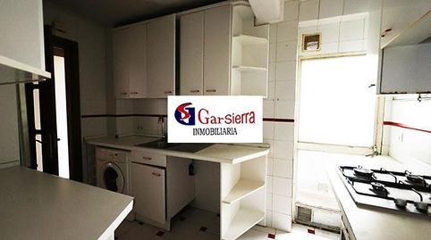 Foto 2 de Piso en venta en Apóstol Santiago, Madrid