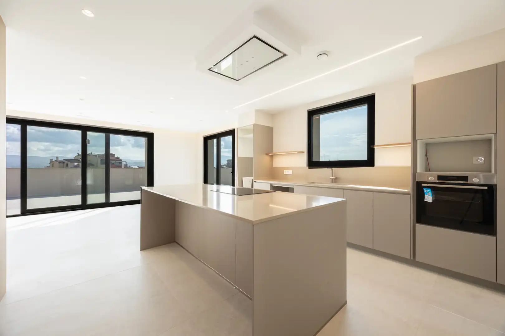 Neubau-Penthouse mit Aufzug zum Verkauf in Carrer Josep Maria Sert 2, imagen 2