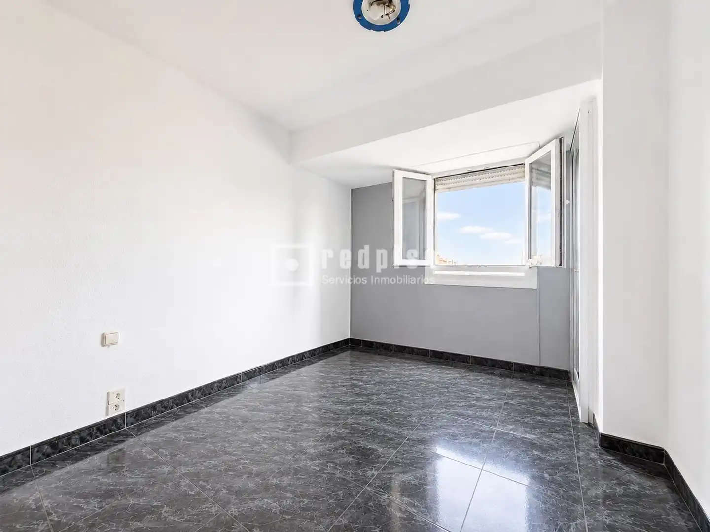 Habitación de Piso en venta en Xirivella con Aire acondicionado y Amueblado