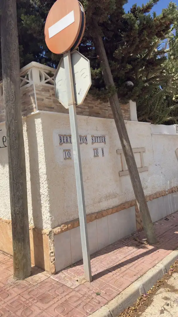 Vista exterior de Casa adosada en venda en Torrevieja