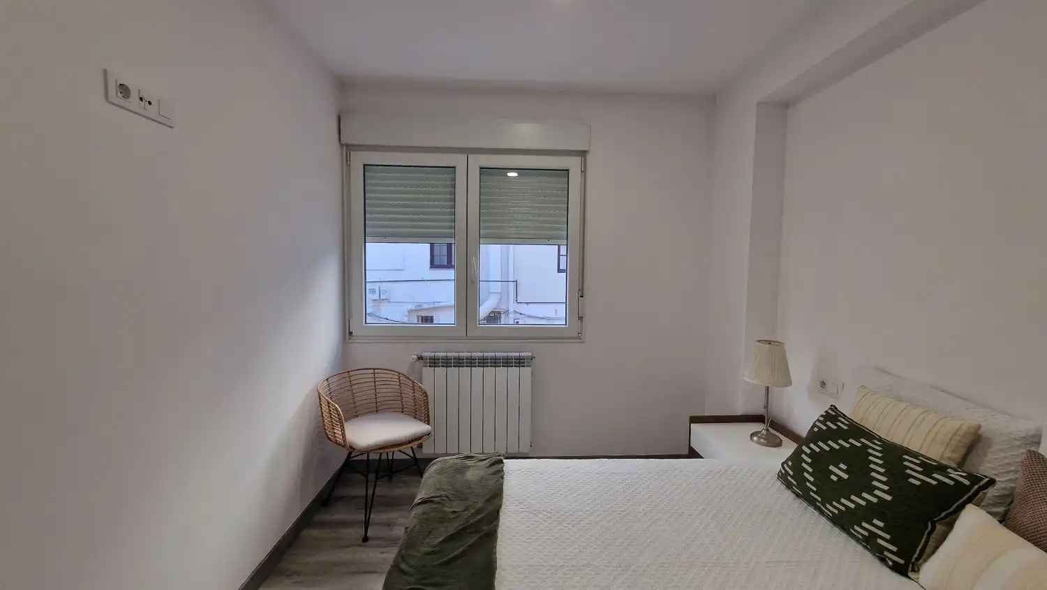 Dormitori de Pis en venda en Torrelavega  amb Calefacció i Moblat