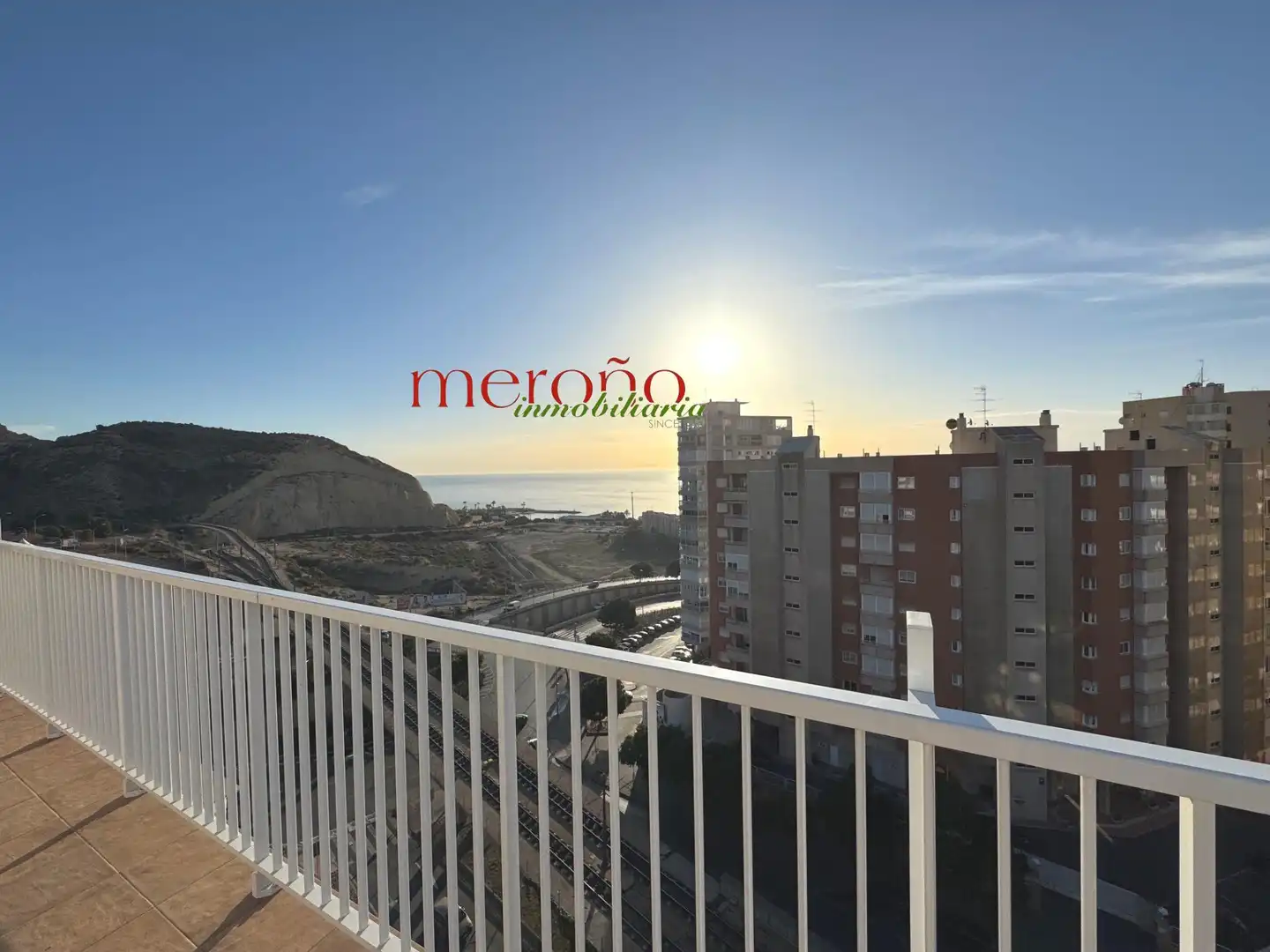 Vista exterior de Àtic en venda en Alicante / Alacant amb Terrassa