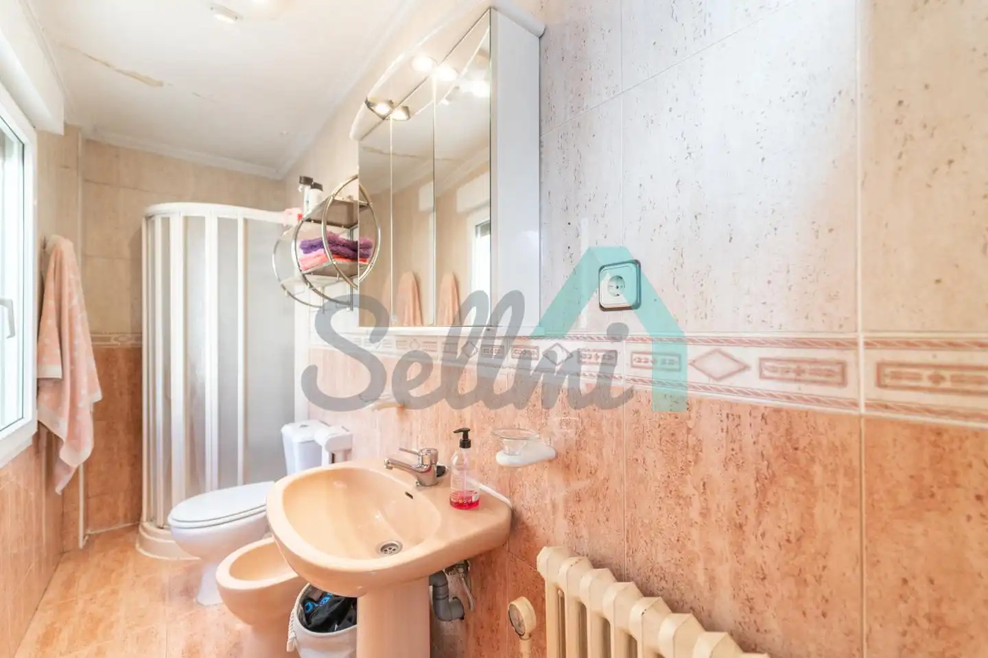 Badezimmer von Wohnung zum Verkauf in Oviedo  mit Heizung, Parkett und Terrasse
