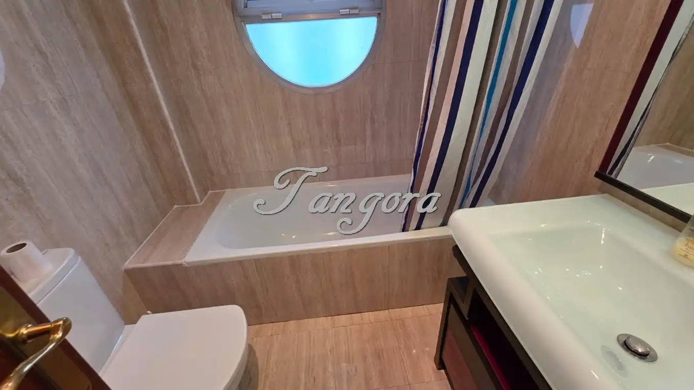 Badezimmer von Wohnung zur Miete in Castro-Urdiales mit Heizung, Terrasse und Möbliert