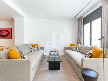 Flat with balcony to rent in Trav. de Dalt