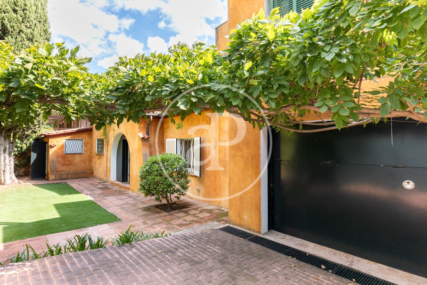 Vista exterior de Casa o chalet en venta en Sant Cugat del Vallès con Aire acondicionado, Calefacción y Jardín privado