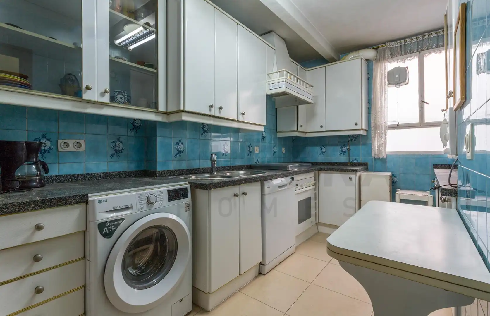 Kitchen of Flat for sale in Sevilla  with Air Conditioner