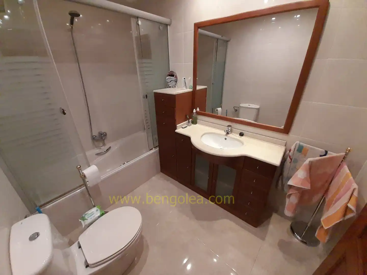 Badezimmer von Wohnung zum Verkauf in Barakaldo  mit Heizung, Abstellraum und Balkon
