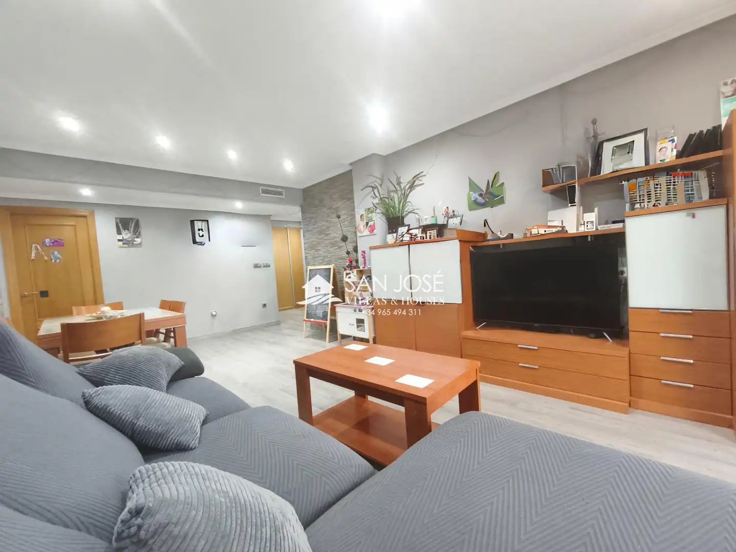 Wohnzimmer von Wohnung zum Verkauf in Aspe mit Klimaanlage, Privatgarten und Balkon