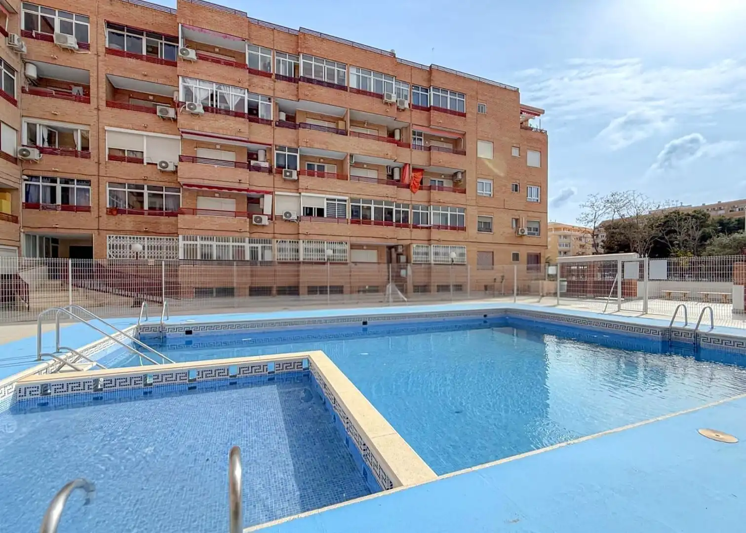 Schwimmbecken von Wohnungen zum Verkauf in Torrevieja mit Terrasse, Möbliert und Gemeinschaftspool