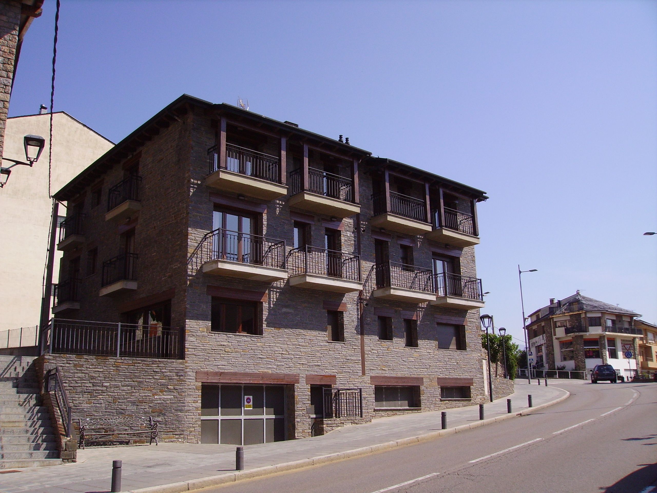 Vista exterior de Apartament de lloguer en Puigcerdà amb Calefacció, Traster i Moblat