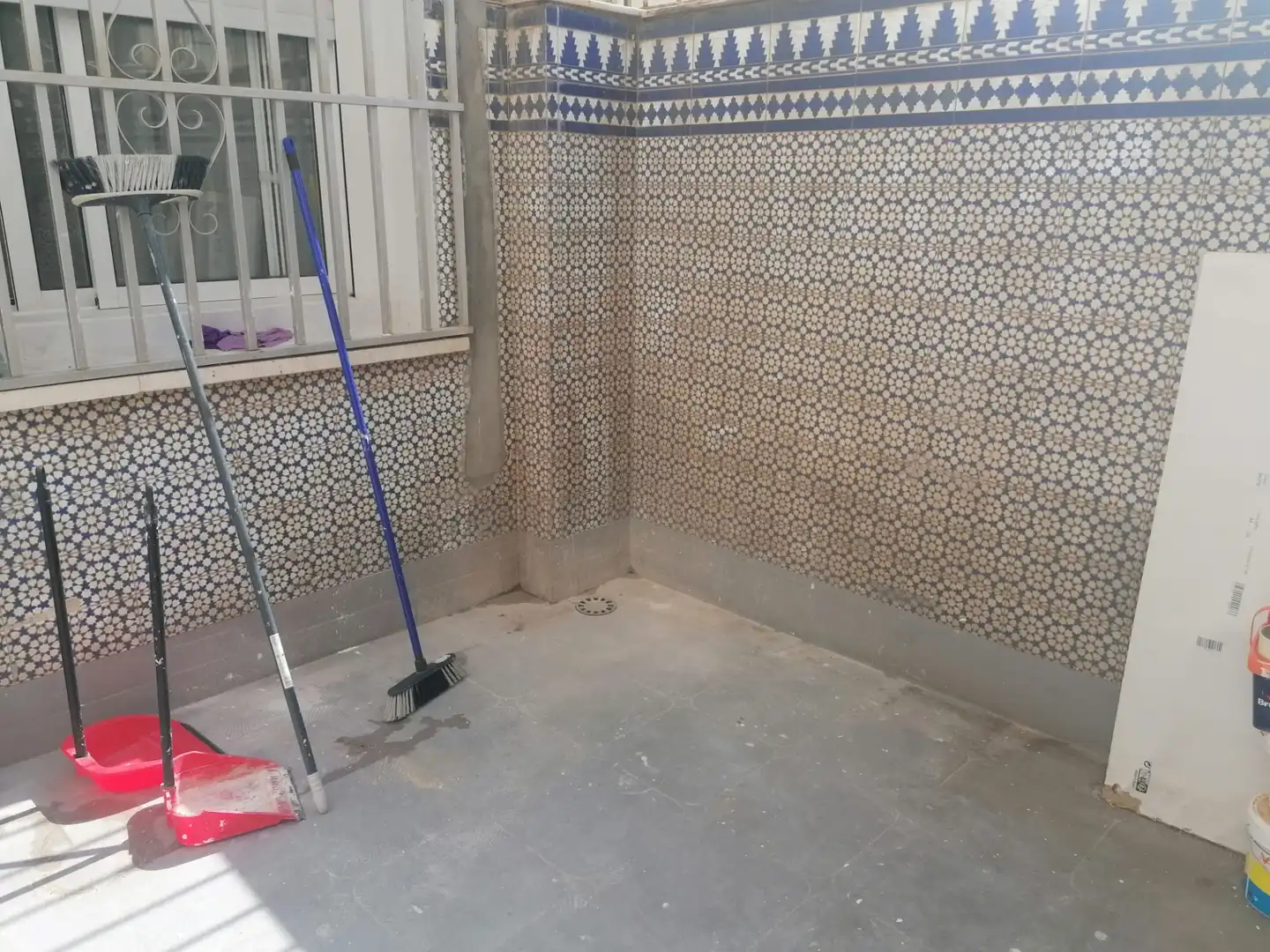 Baño de Piso de alquiler en La Línea de la Concepción con Amueblado, Horno y Lavadora