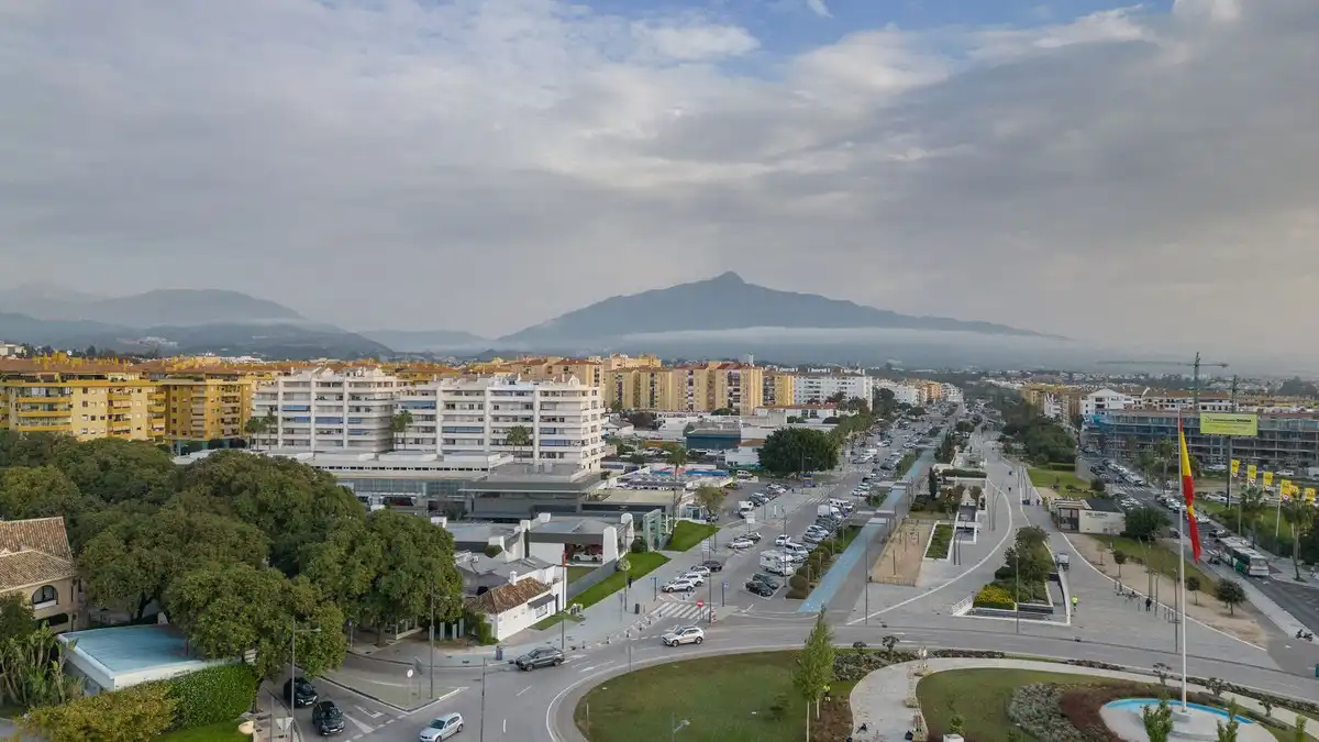 Vista exterior de Edificio en venta en Marbella con Alarma